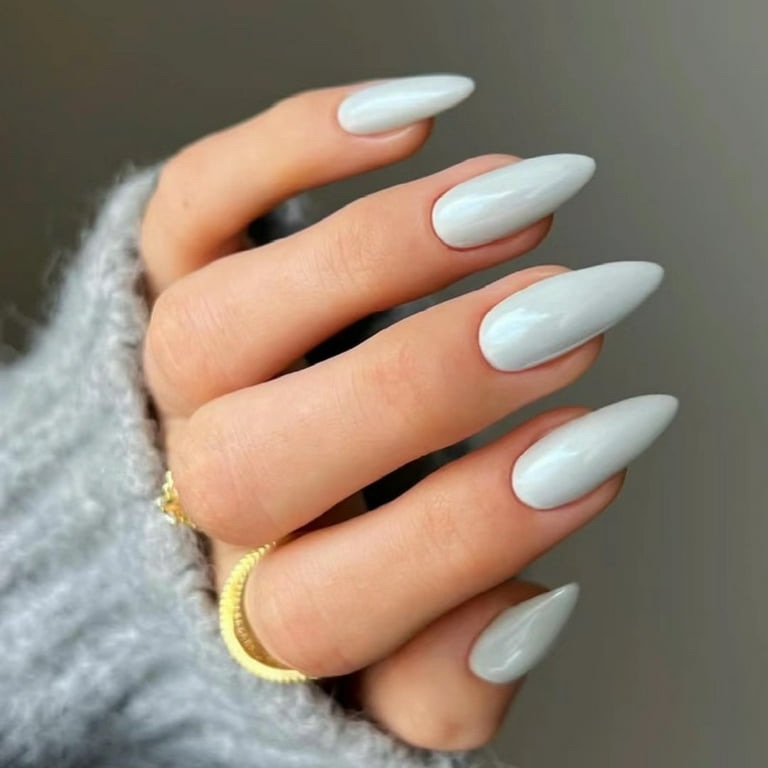 Elegante Gelnägel in Pastellgrau von Beauty by Gashi