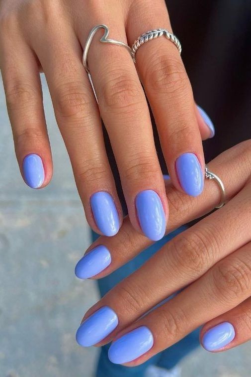 Trendige Gelnägel in Lavendel von Beauty by Gashi