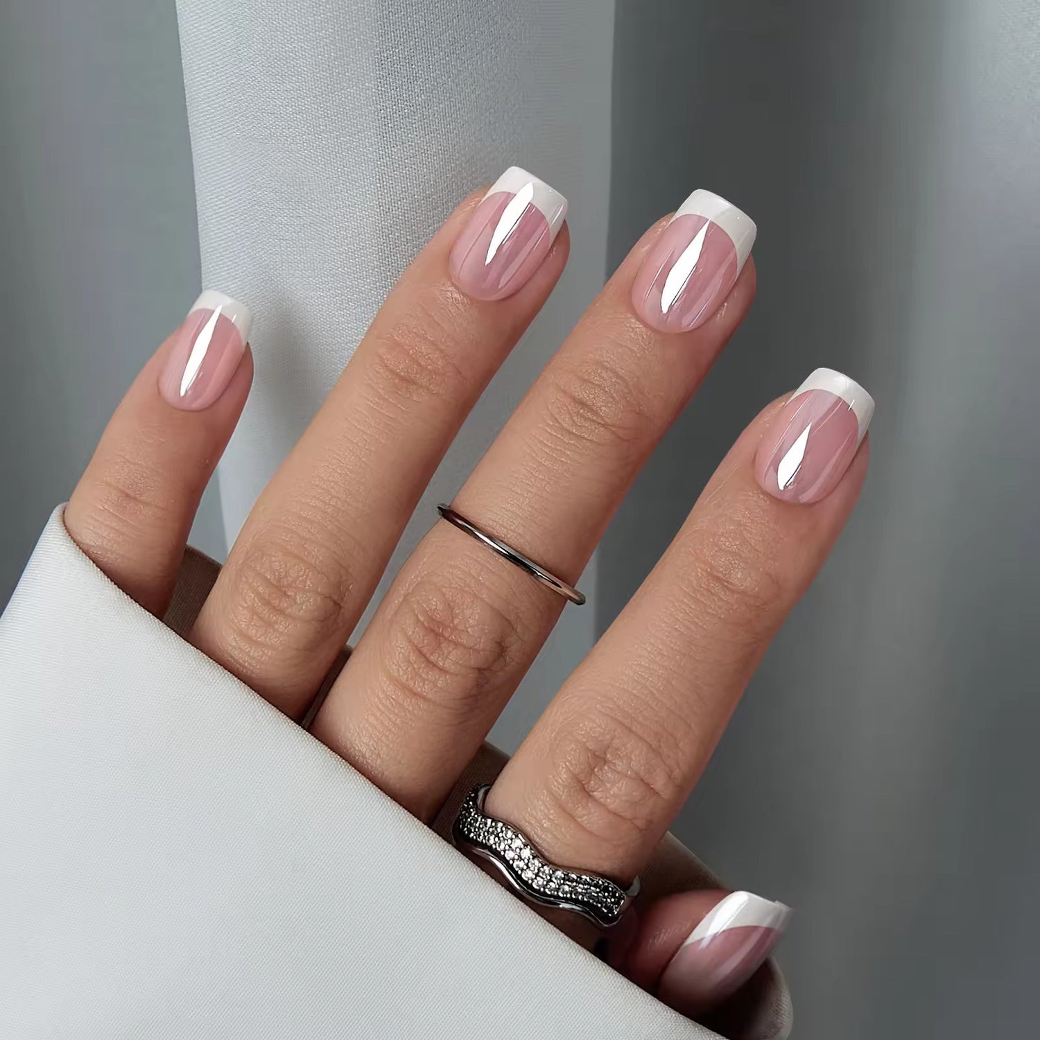 Klassische French Manicure von Beauty by Gashi