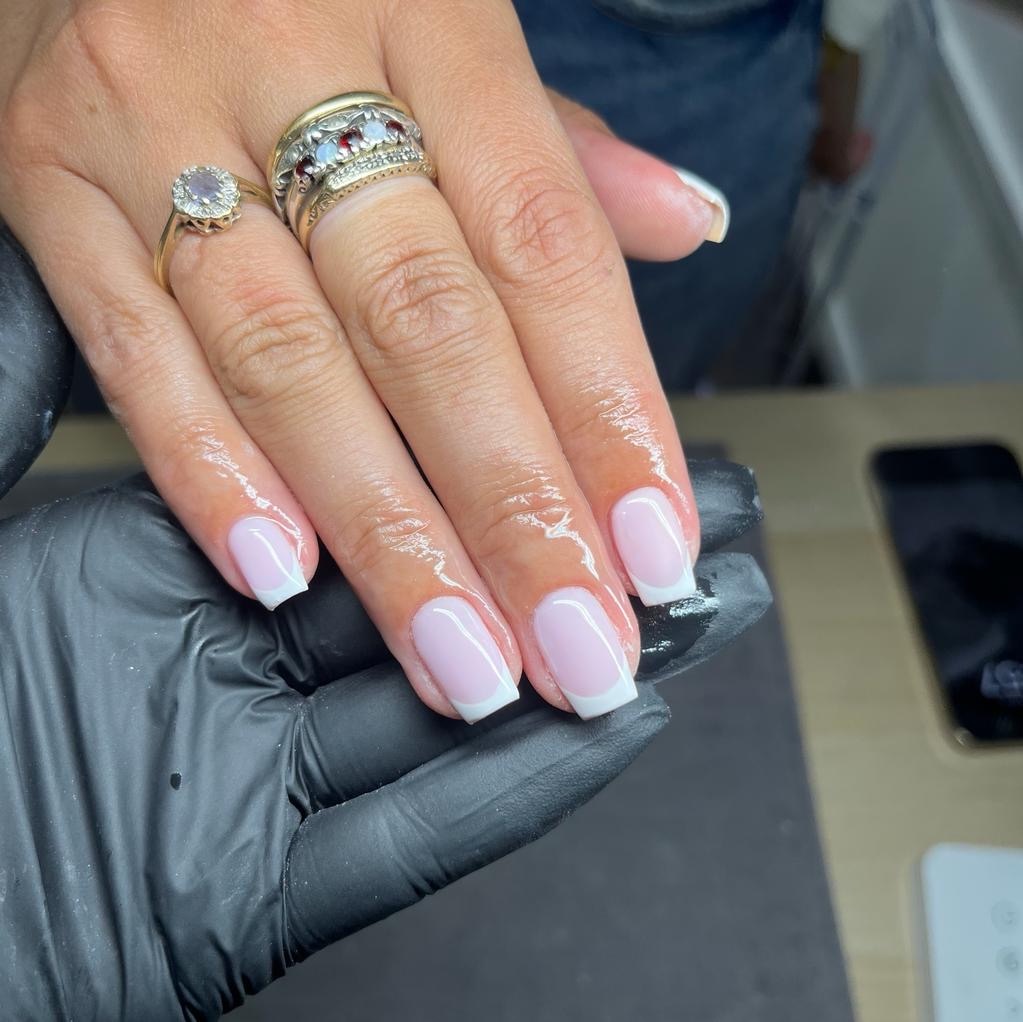 Professionelle Gelnägel von Beauty by Gashi in Grenchen
